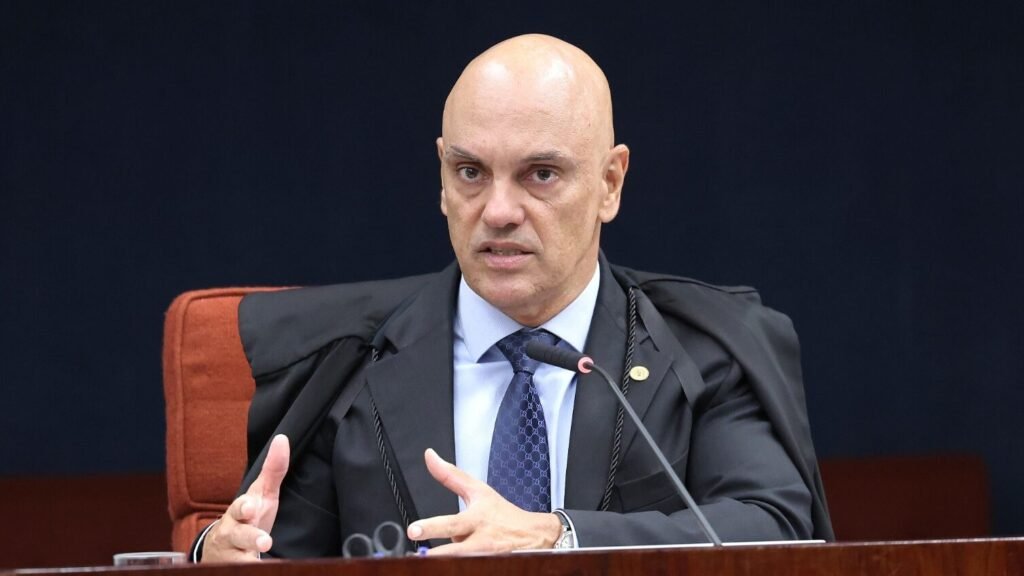 Moraes suspende redução de pena para condenados pelo 8 de janeiro até decisão do STF