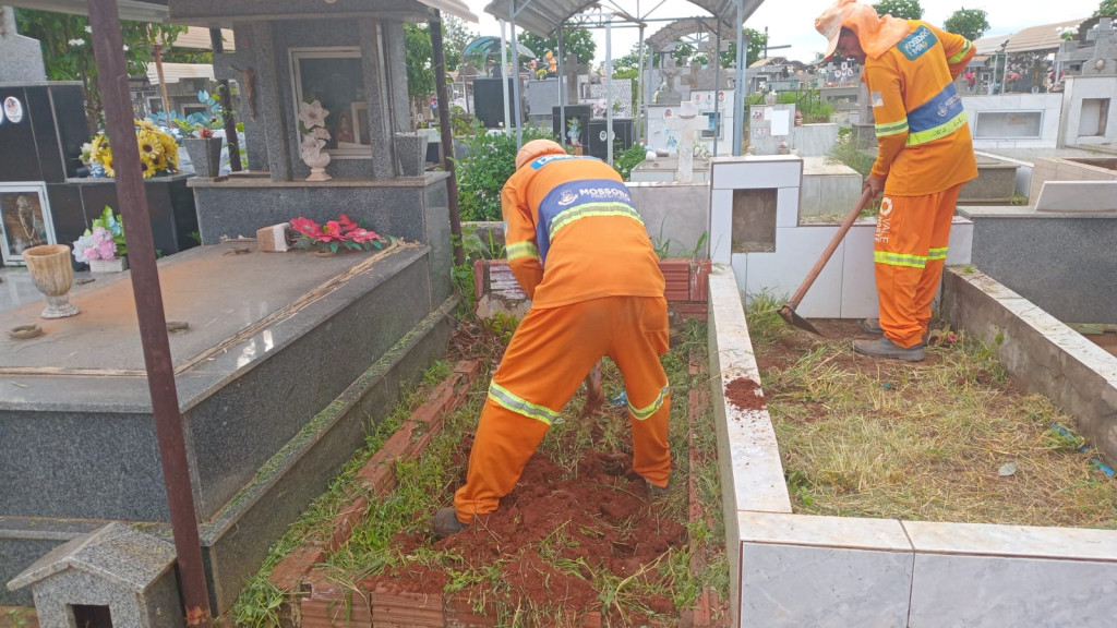 Mossoró intensifica limpeza em cemitérios para o Dia das Mães