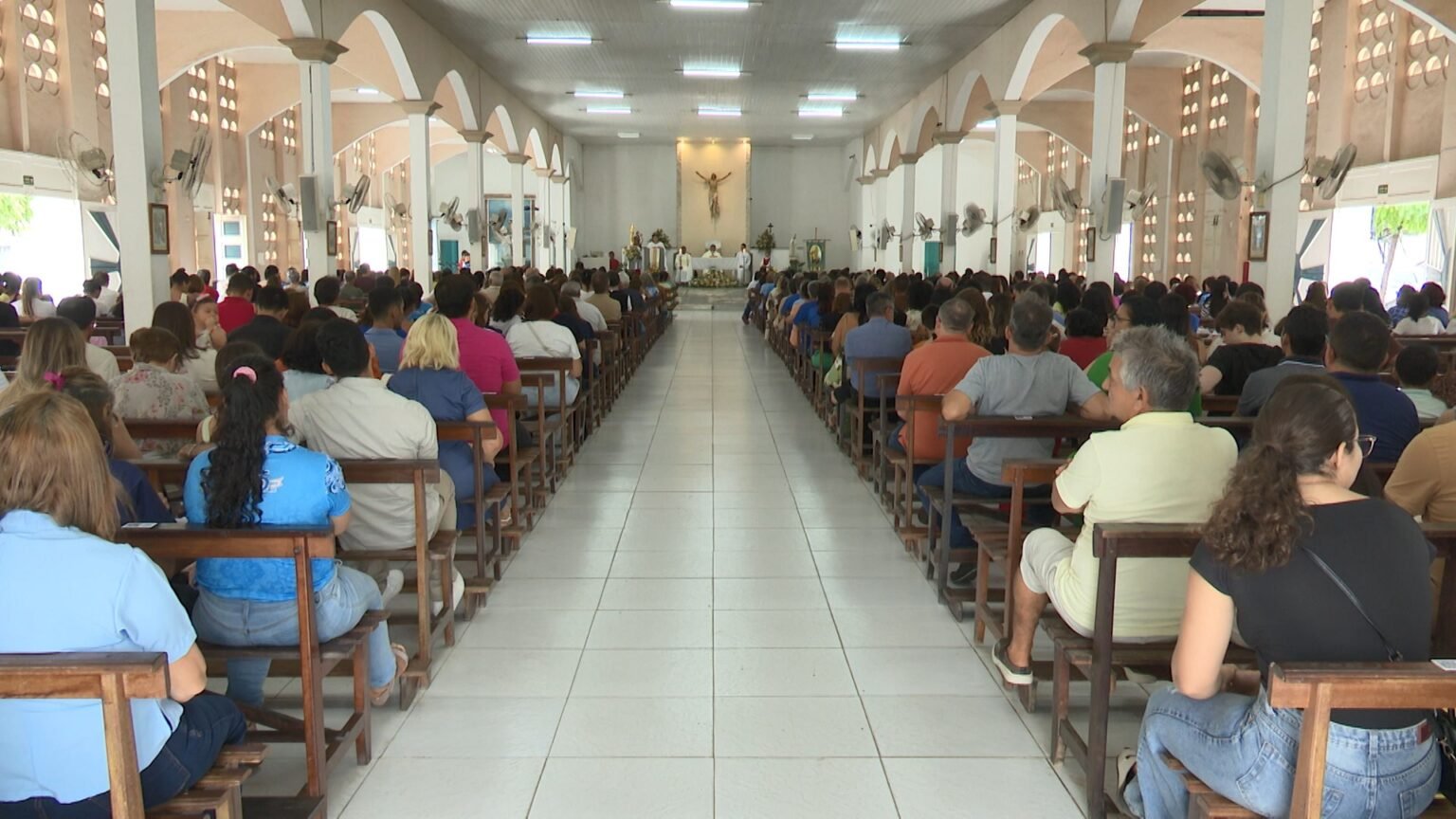 Show de Celione David encerra festa de Nossa Senhora de Fátima em Mossoró