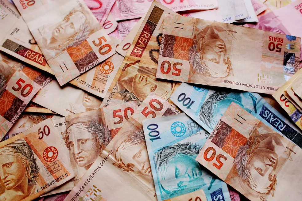 Abono salarial para nascidos em maio e junho começa a pagar hoje