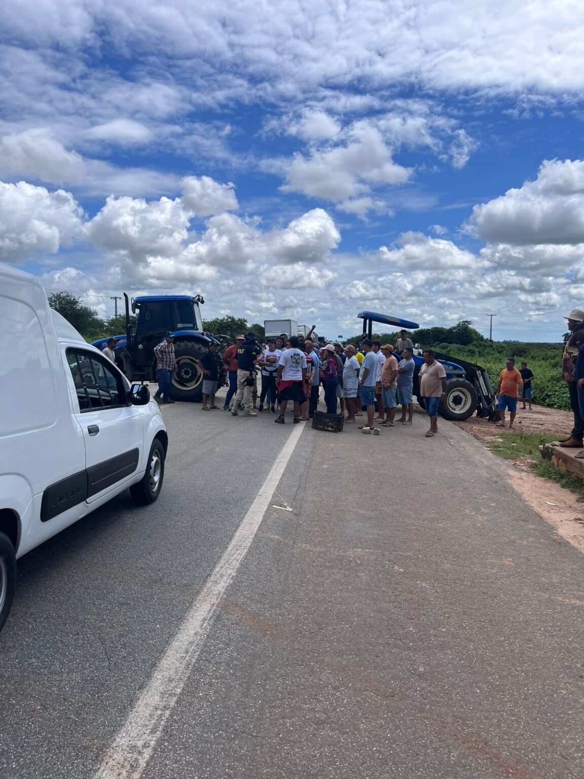 Protesto fecha BR-304 em Mossoró por obra da Estrada do Melão