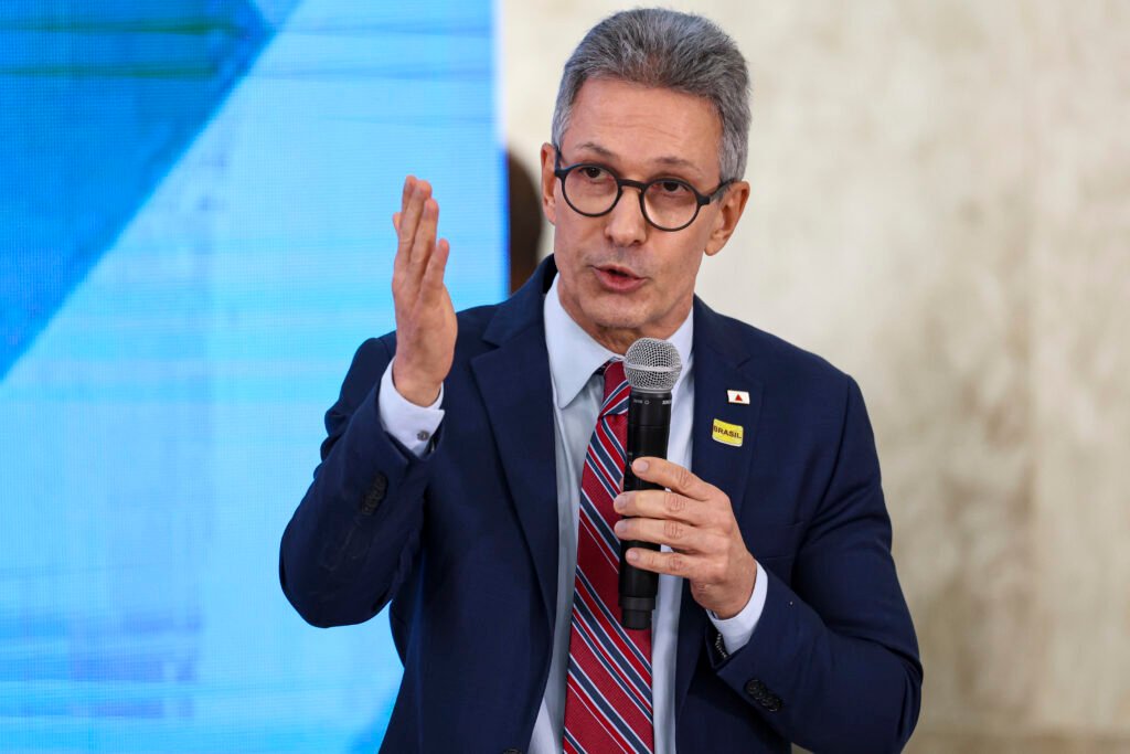 Zema considera encerrada polêmica envolvendo Flávio Bolsonaro e Vorcaro