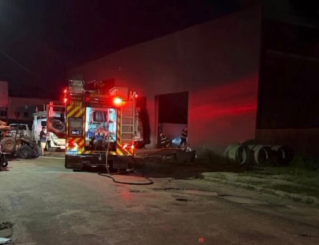Incêndio destrói oito veículos de aventura em Parnamirim