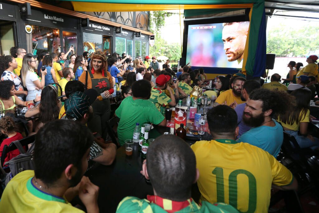 Folga nos jogos do Brasil na Copa? Legislação não obriga