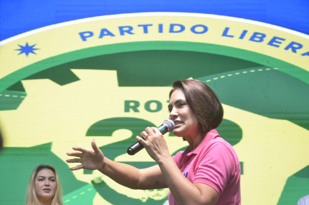 Crise nas negociações prejudica Flávio Bolsonaro e fortalece Michelle