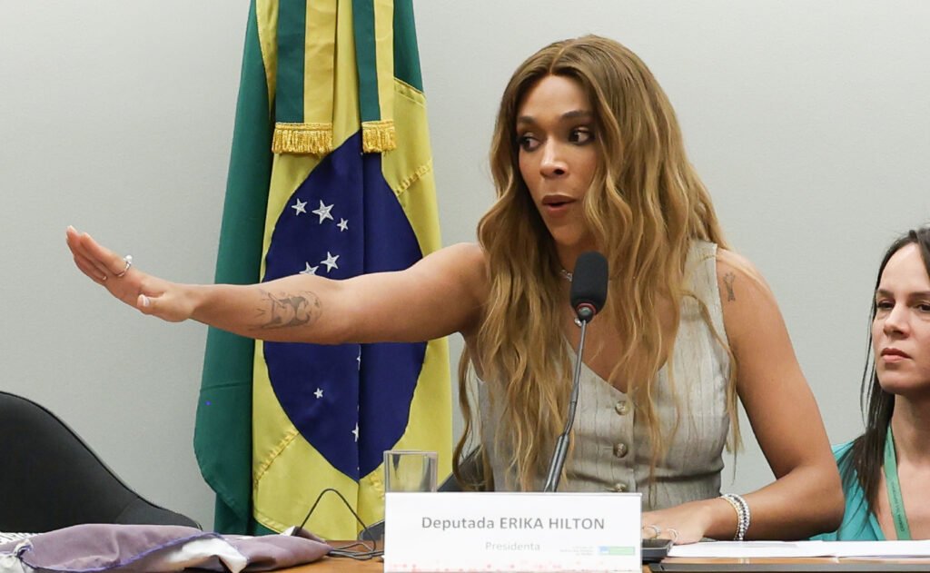 Erika Hilton descarta negociação que aumente jornada na PEC da escala 6×1
