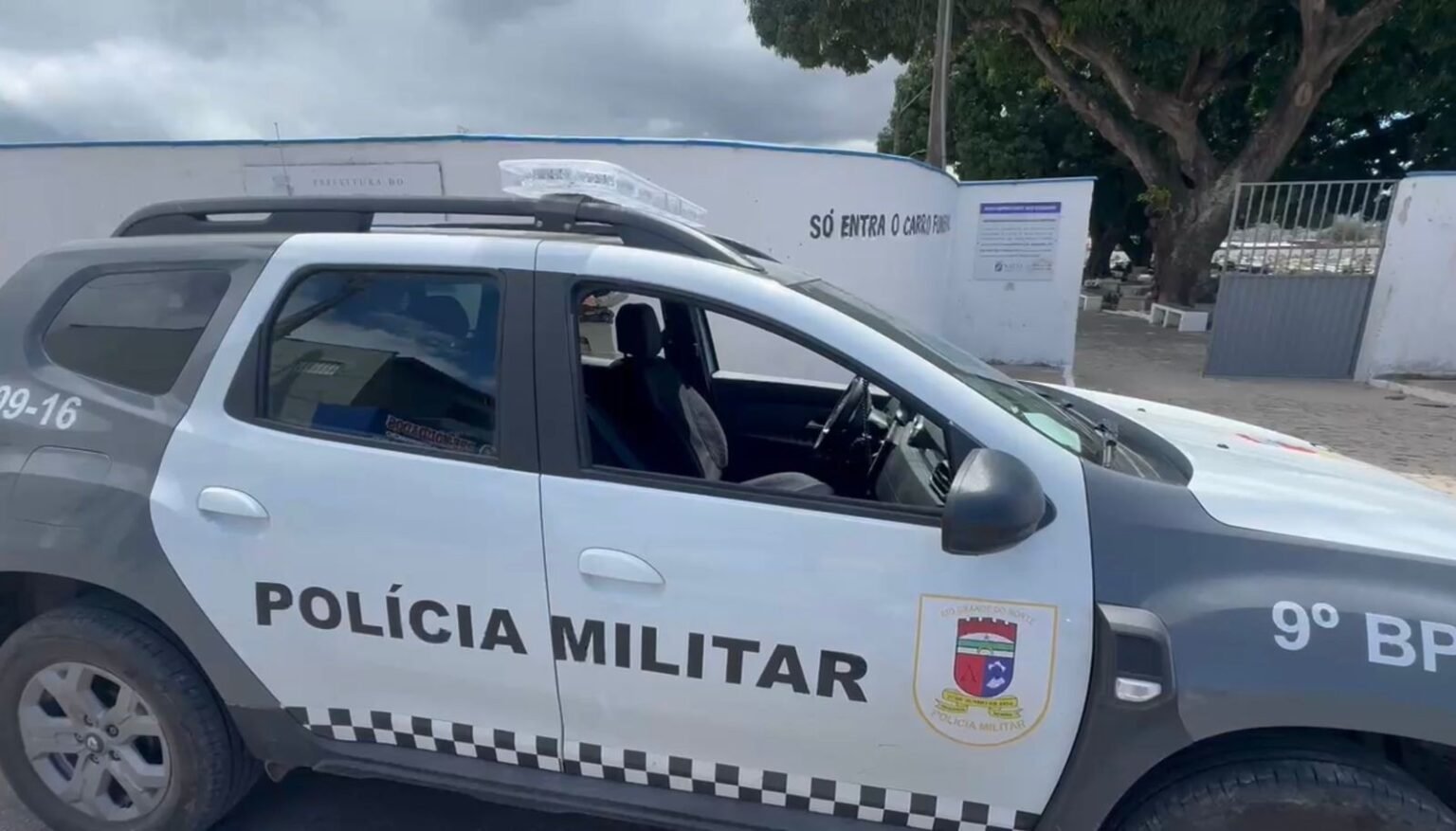 Tiros e prisão marcam enterro em cemitério de Natal