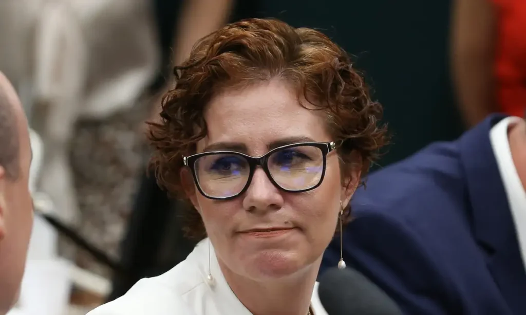 Justiça italiana rejeita extradição de Carla Zambelli ao Brasil