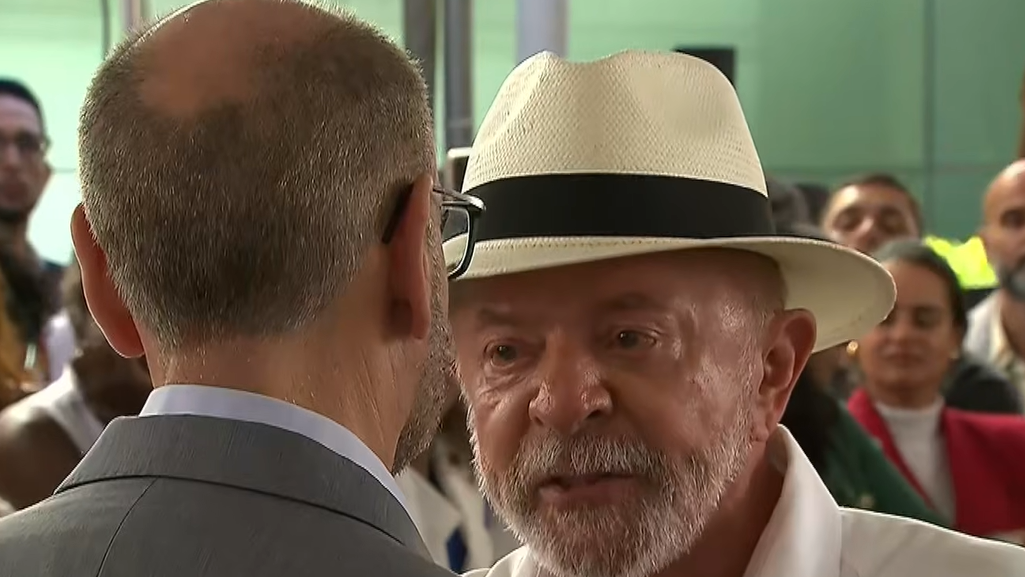 Lula cobra ação contra milícias no Rio durante governo interino