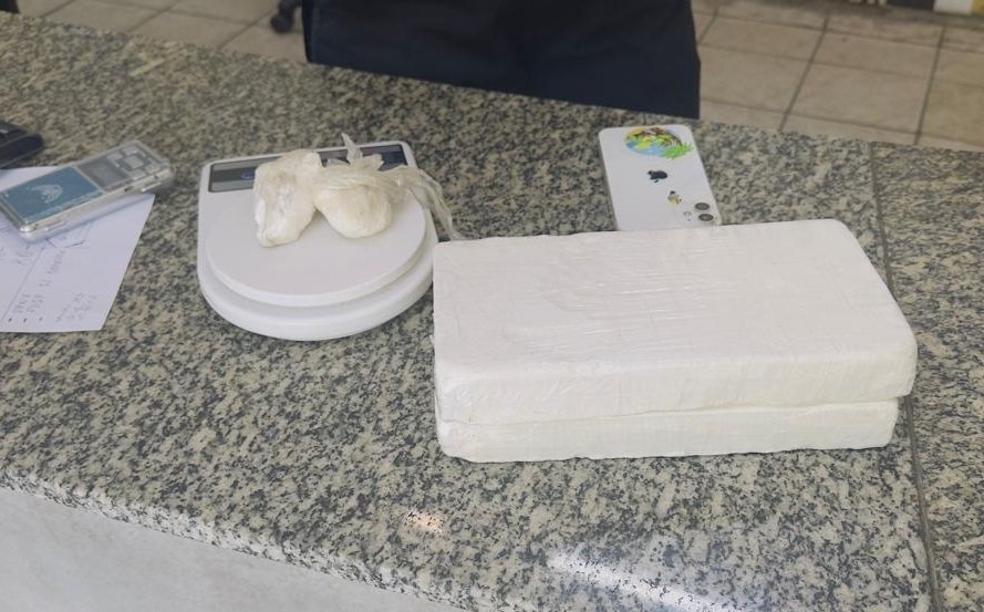 Adolescente é pego com mais de 2 kg de pasta base de cocaína em Baraúna