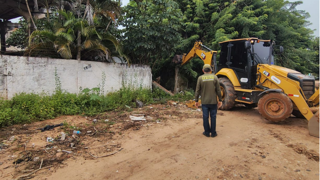 Natal remove construções irregulares em Pitimbu e Ponta Negra