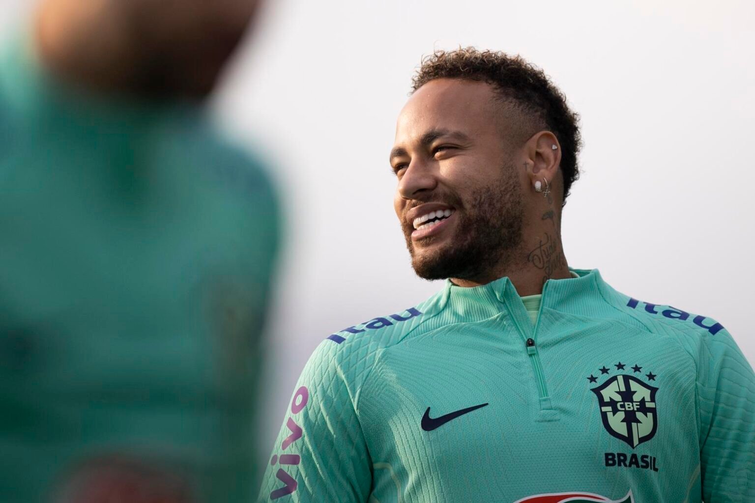 Neymar sofre lesão e fica fora dos próximos jogos da Seleção