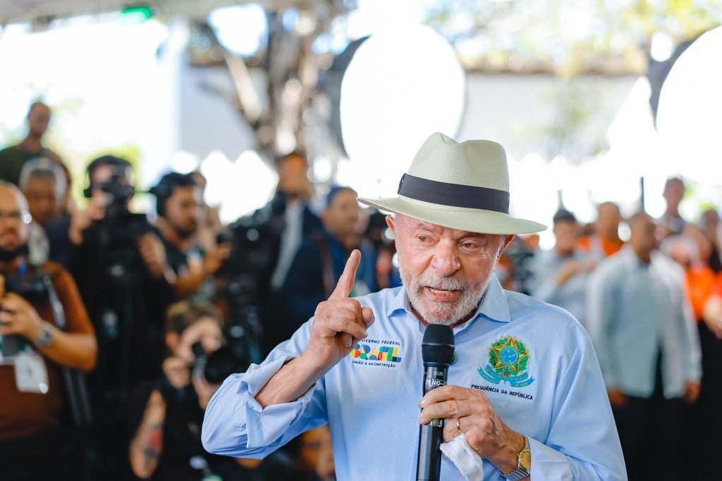 Lula acusa Flávio Bolsonaro de trair o Brasil e pedir intervenção dos EUA