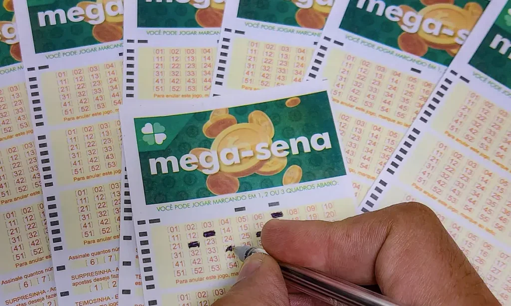Mega-Sena acumula e sorteio deve pagar R$ 16 milhões na terça