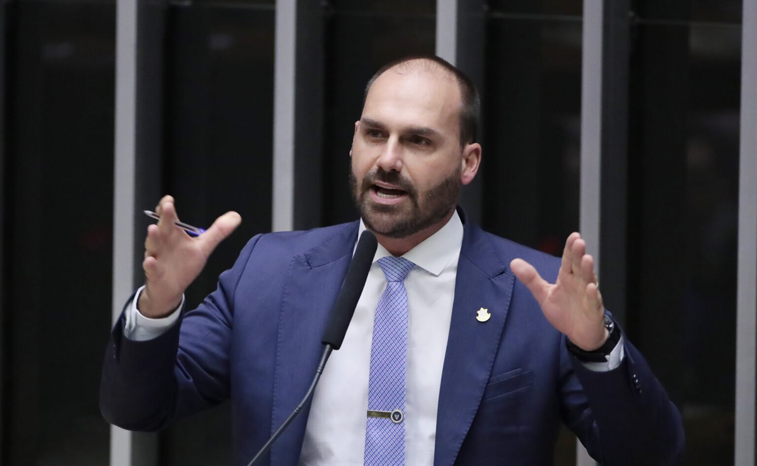 STF libera julgamento de Eduardo Bolsonaro por pressão dos EUA