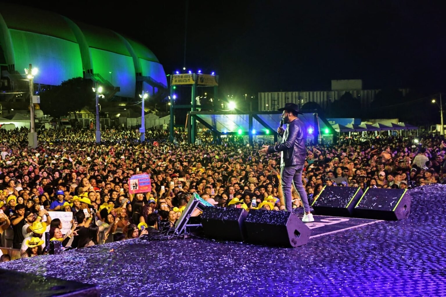 Calcinha Preta e Pablo agitam segunda noite do São João de Natal
