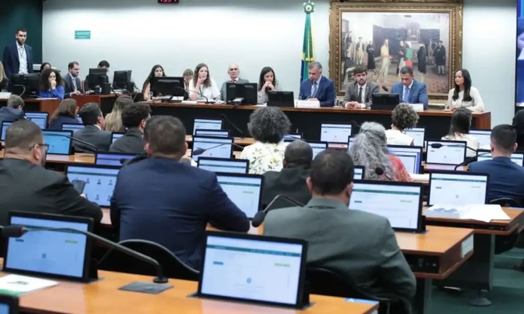 Câmara retoma votação da PEC que reduz maioridade penal para 16 anos